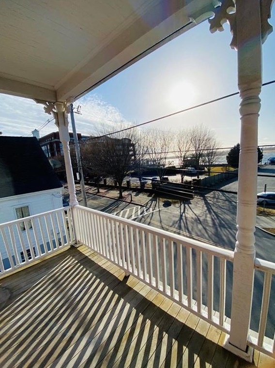 410 Thames St, Bristol RI  02809-1932 exterior