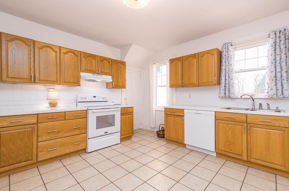 5 Columbia Ave, Jamestown RI  02835-1307 exterior