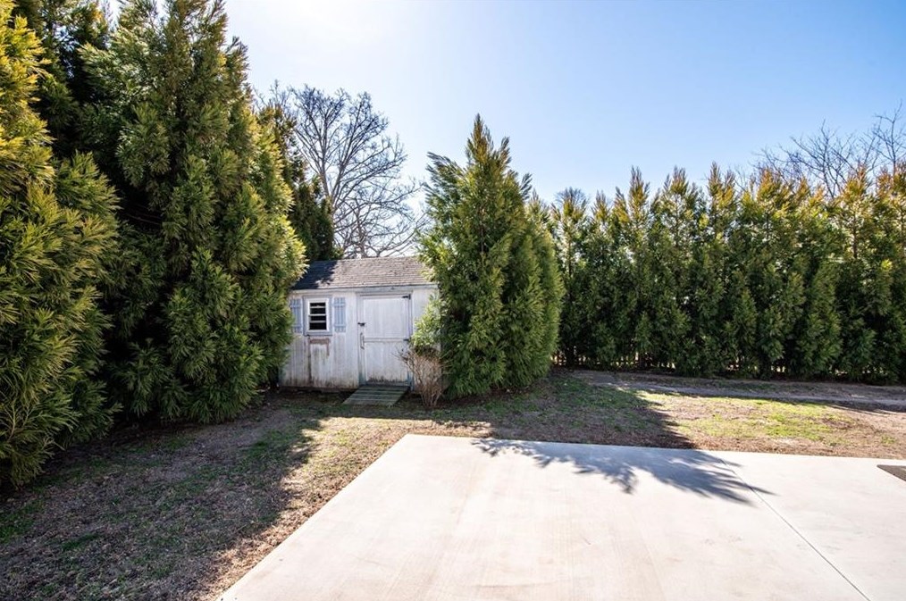 5 Columbia Ave, Jamestown RI  02835-1307 exterior