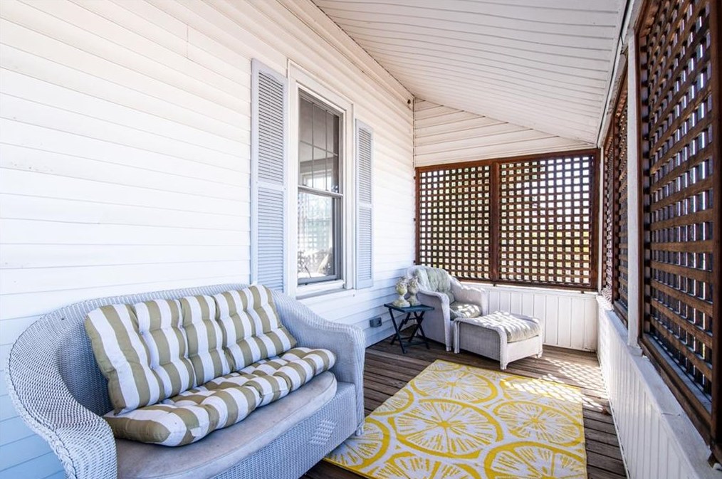 5 Columbia Ave, Jamestown RI  02835-1307 exterior