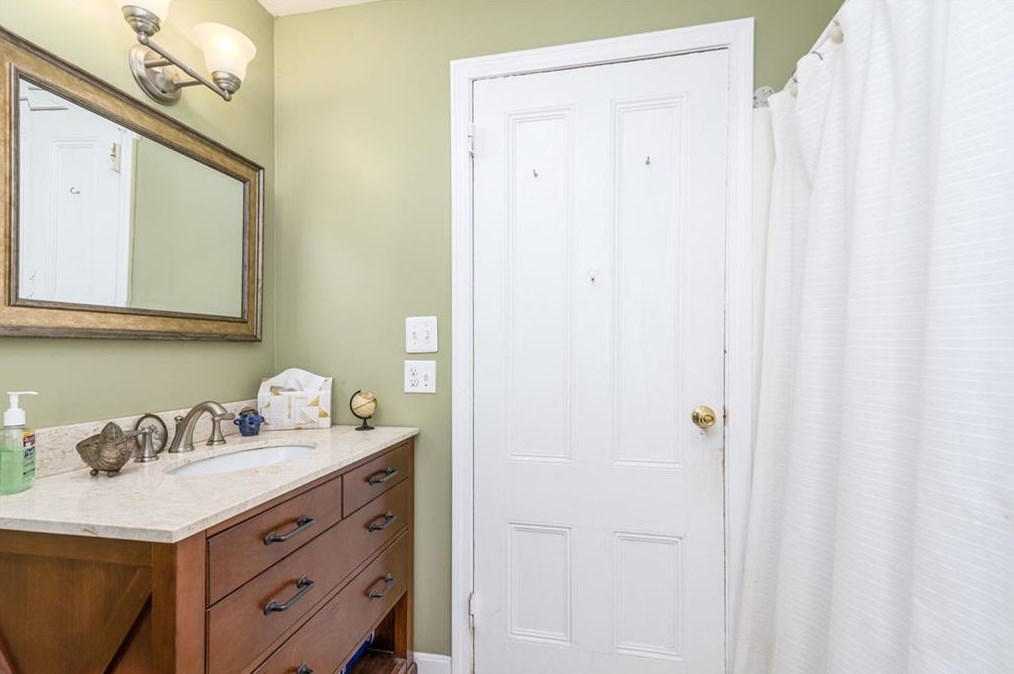 5 Columbia Ave, Jamestown RI  02835-1307 exterior