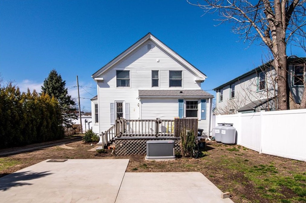 5 Columbia Ave, Jamestown RI  02835-1307 exterior