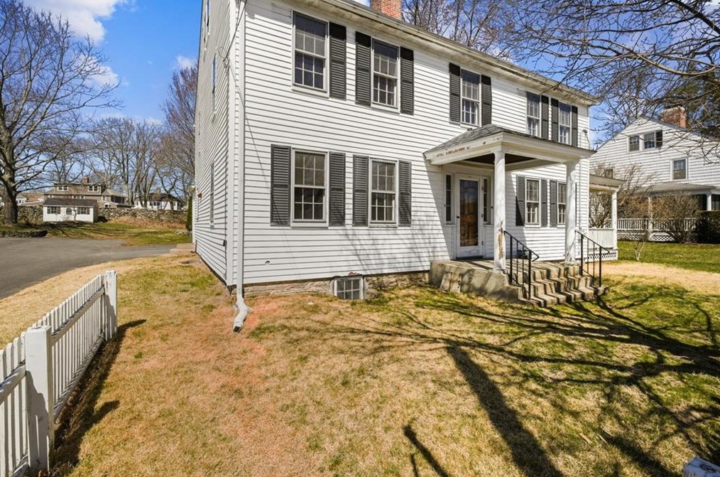 8 Greene St, North Smithfield RI  02896-7903 exterior