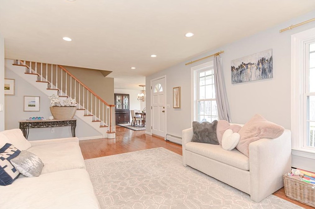 107 Woodlawn Ave, Bristol RI  02809-3016 exterior