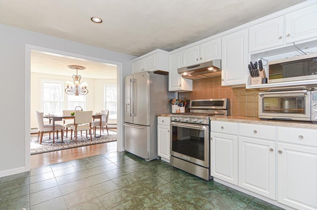 107 Woodlawn Ave, Bristol RI  02809-3016 exterior