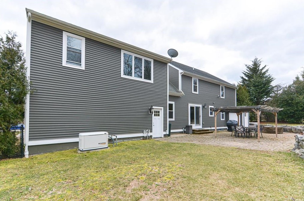 107 Woodlawn Ave, Bristol RI  02809-3016 exterior