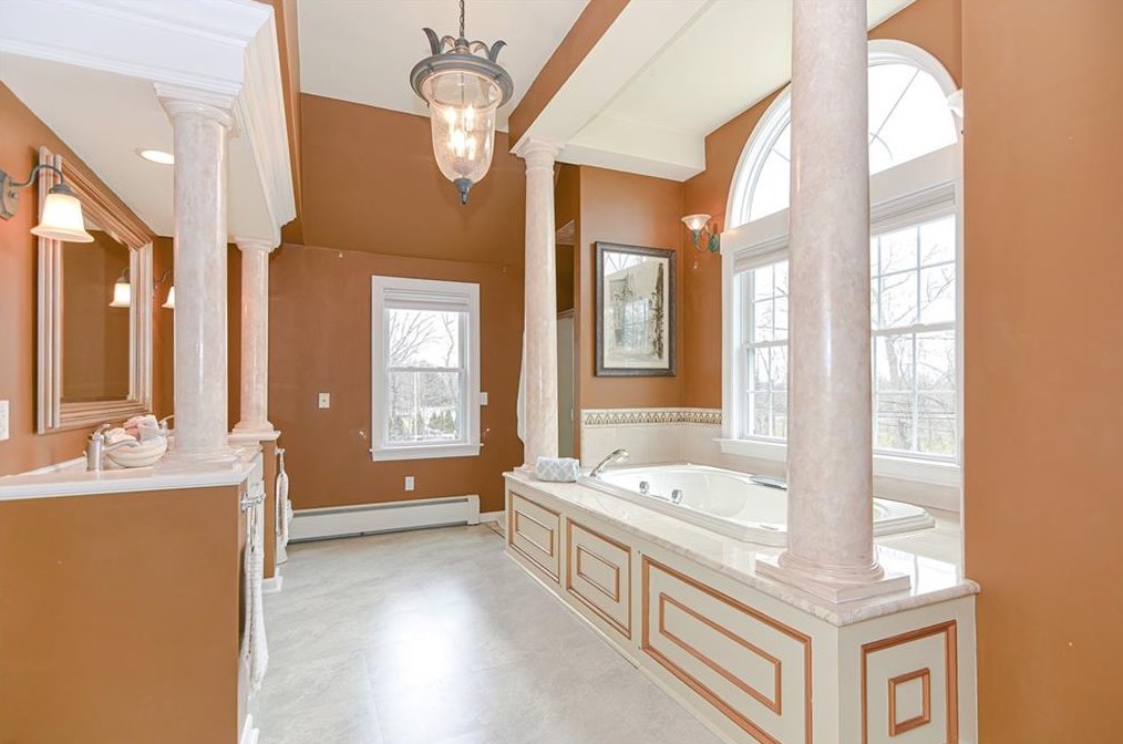 107 Woodlawn Ave, Bristol RI  02809-3016 exterior