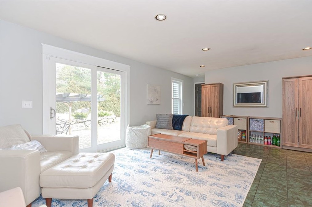 107 Woodlawn Ave, Bristol RI  02809-3016 exterior