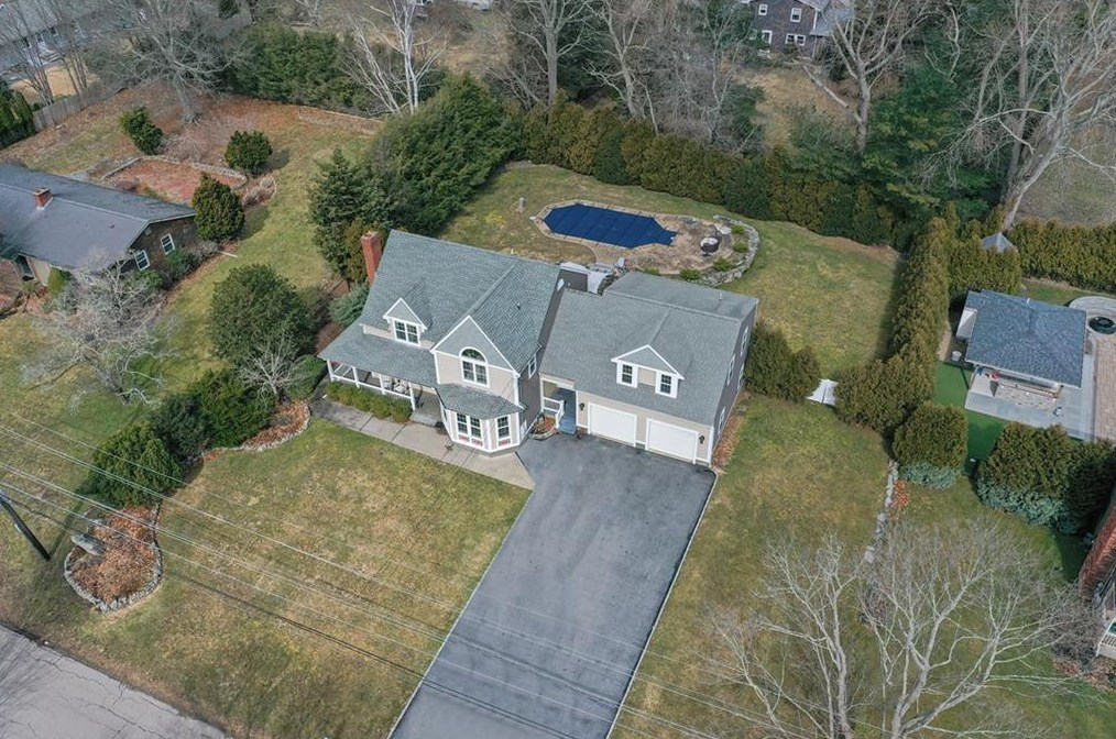 107 Woodlawn Ave, Bristol RI  02809-3016 exterior