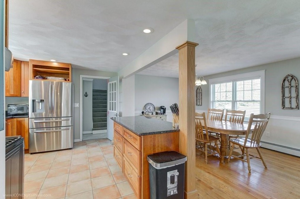 9 Hicks Ln, Portsmouth RI  02871-1971 exterior