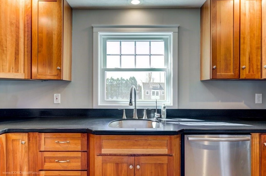 9 Hicks Ln, Portsmouth RI  02871-1971 exterior