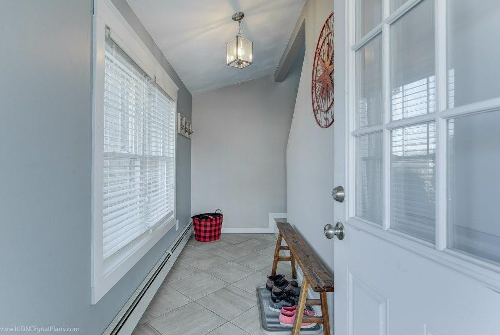 9 Hicks Ln, Portsmouth RI  02871-1971 exterior