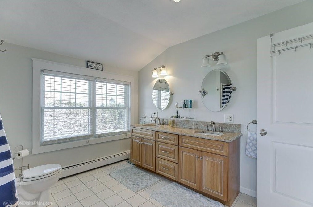 9 Hicks Ln, Portsmouth RI  02871-1971 exterior