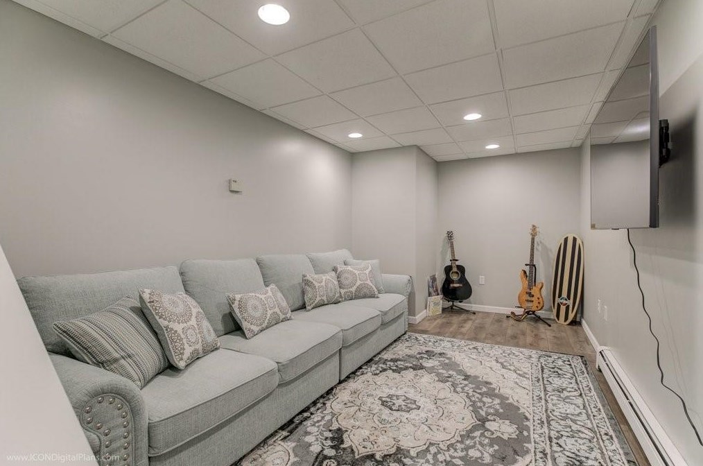 9 Hicks Ln, Portsmouth RI  02871-1971 exterior