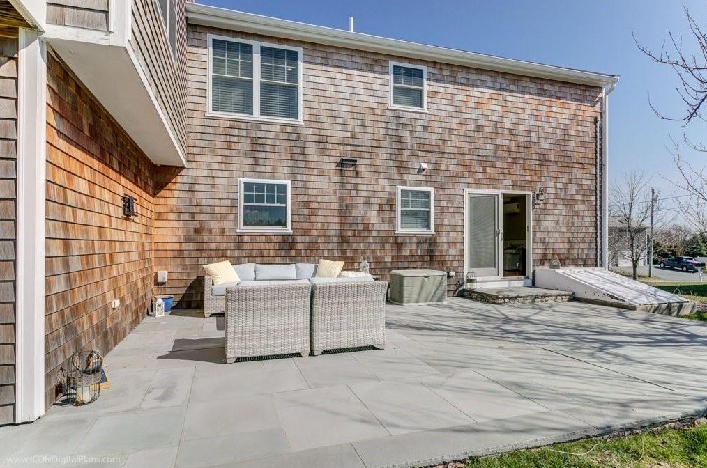 9 Hicks Ln, Portsmouth RI  02871-1971 exterior