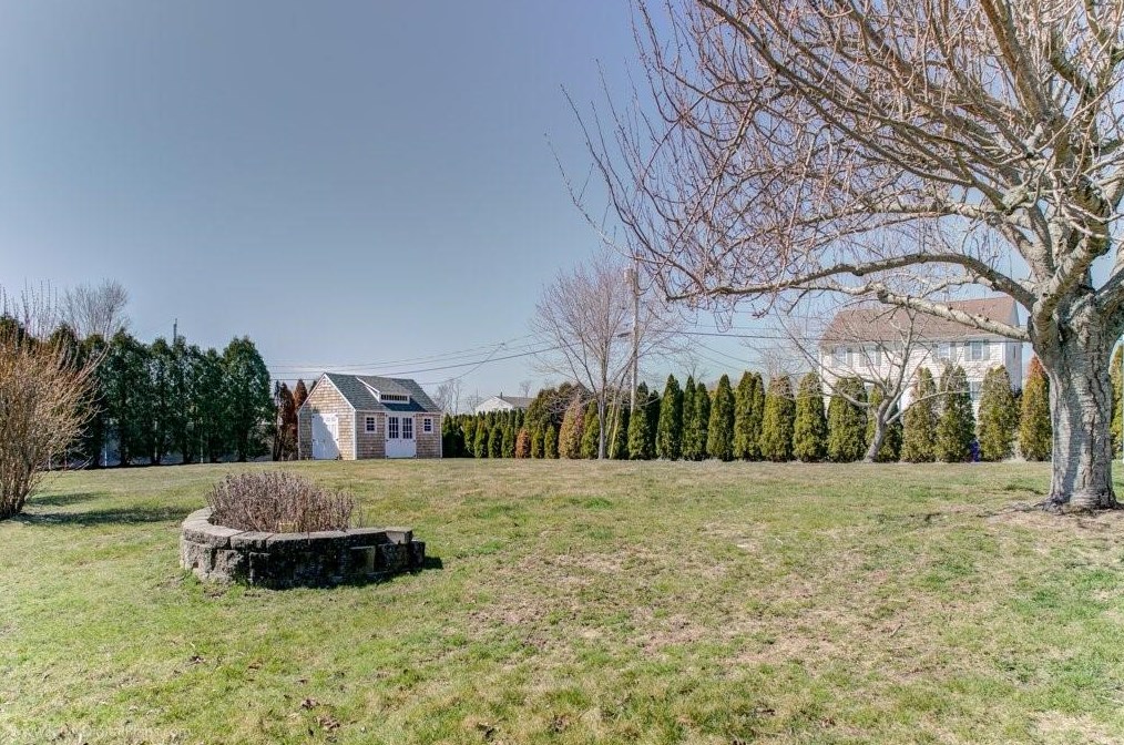 9 Hicks Ln, Portsmouth RI  02871-1971 exterior