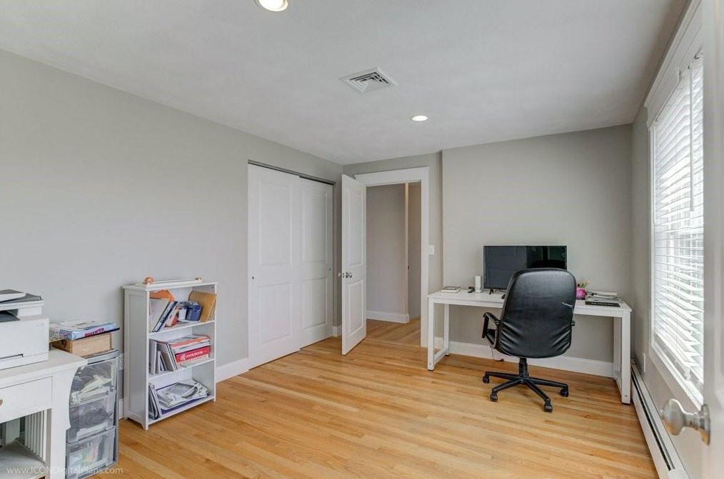 9 Hicks Ln, Portsmouth RI  02871-1971 exterior