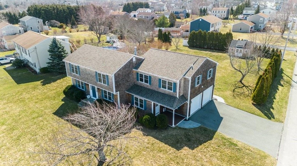 9 Hicks Ln, Portsmouth RI  02871-1971 exterior