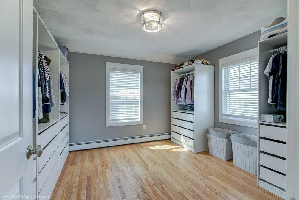 9 Hicks Ln, Portsmouth RI  02871-1971 exterior