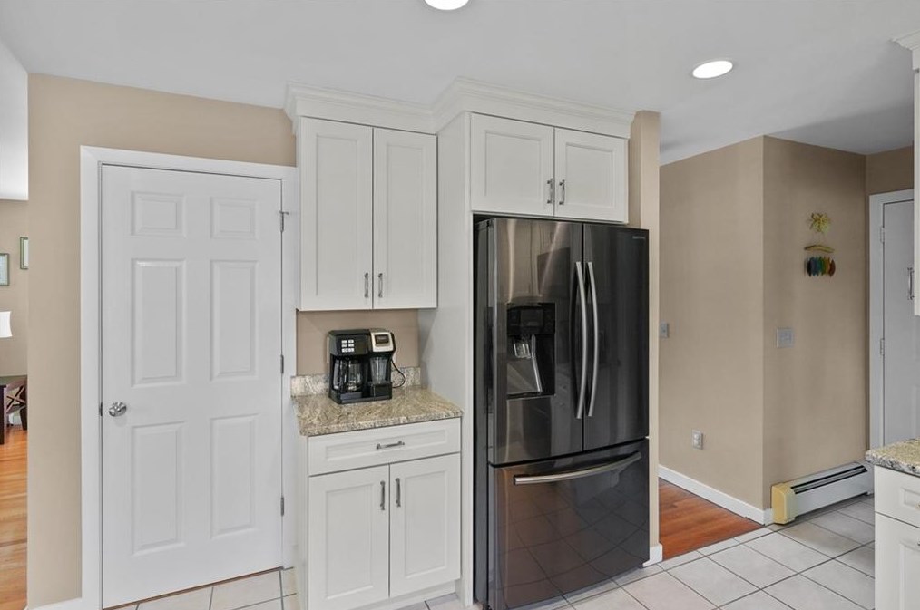 38 Passage Dr, Portsmouth RI  02871-1358 exterior