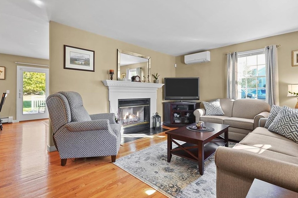 38 Passage Dr, Portsmouth RI  02871-1358 exterior