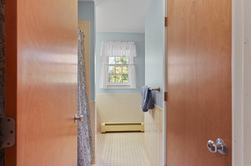 38 Passage Dr, Portsmouth RI  02871-1358 exterior