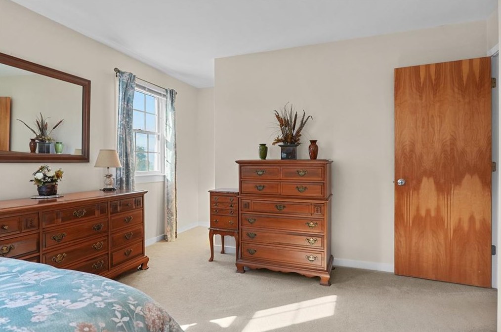 38 Passage Dr, Portsmouth RI  02871-1358 exterior