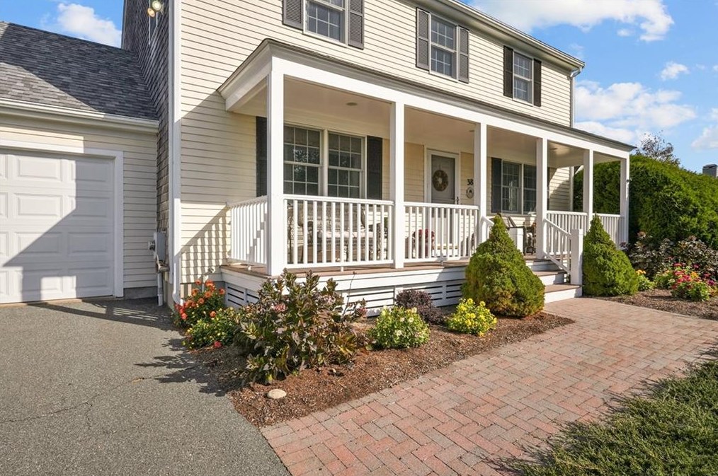 38 Passage Dr, Portsmouth RI  02871-1358 exterior