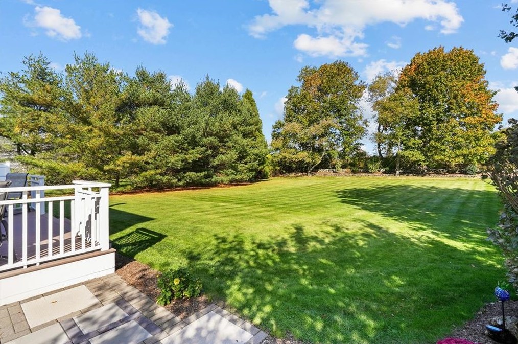 38 Passage Dr, Portsmouth RI  02871-1358 exterior