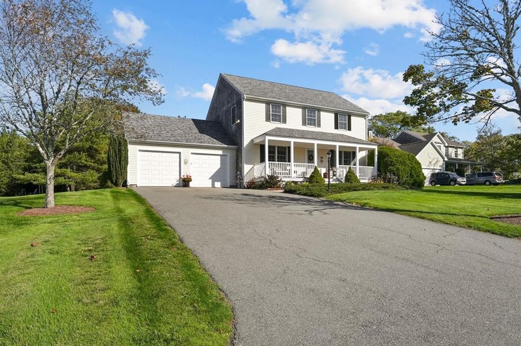 38 Passage Dr, Portsmouth RI  02871-1358 exterior