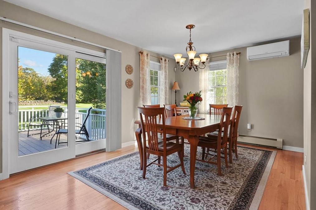 38 Passage Dr, Portsmouth RI  02871-1358 exterior