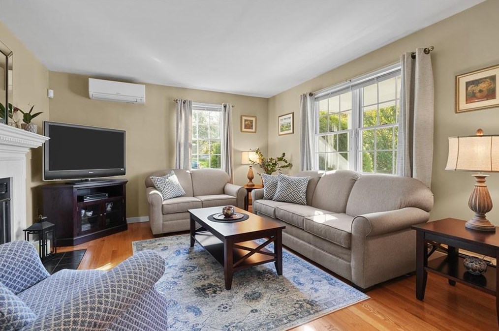 38 Passage Dr, Portsmouth RI  02871-1358 exterior