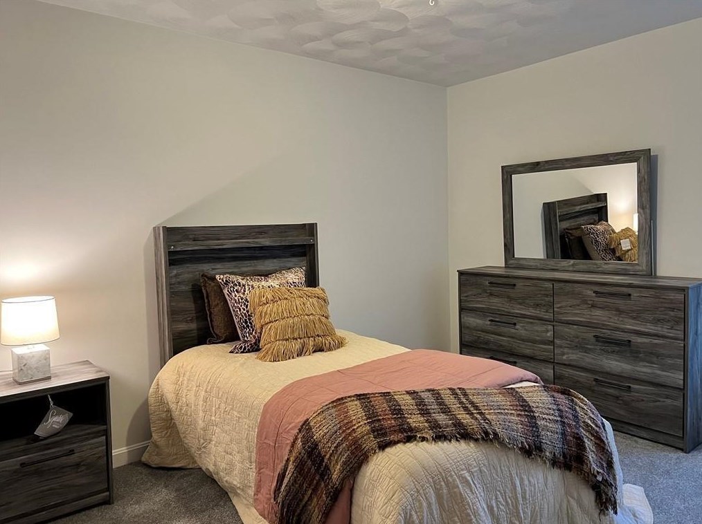 6 Legris Commons Ln, West Warwick RI  02893-2932 exterior