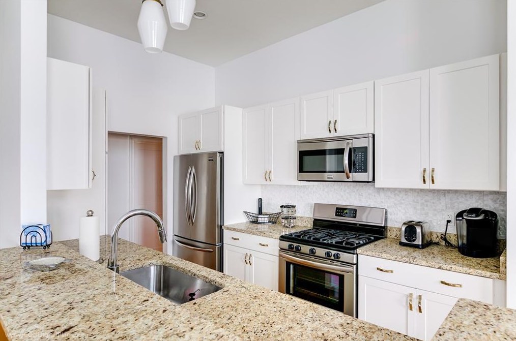 32 Carey St #1e, Middletown, RI 02840