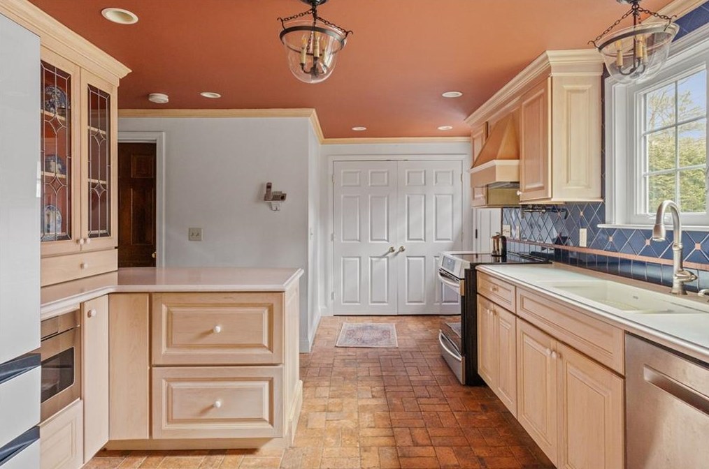 198 Richmond Townhouse Rd, Richmond RI  02812-1038 exterior