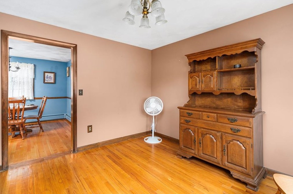 765 Willett Ave, East Providence RI  02915-2621 exterior