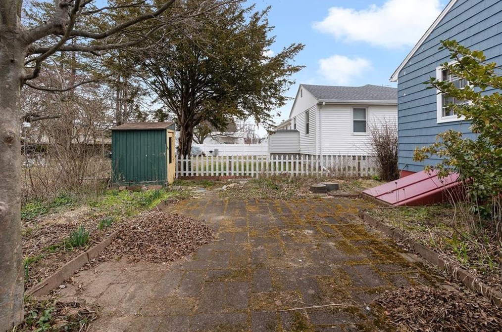 765 Willett Ave, East Providence RI  02915-2621 exterior