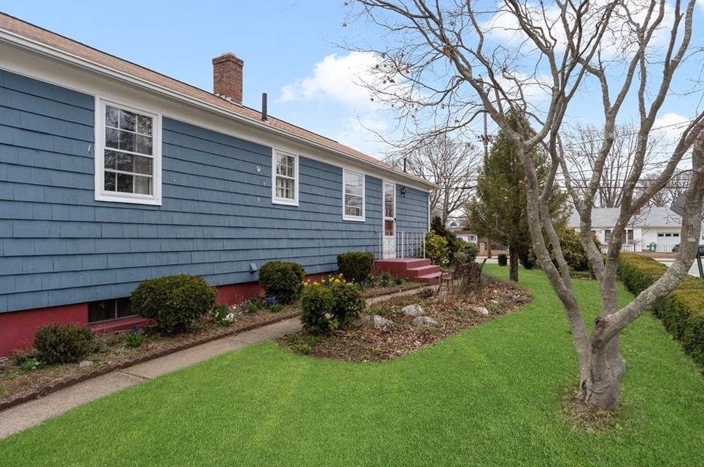 765 Willett Ave, East Providence RI  02915-2621 exterior