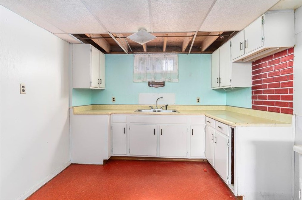 765 Willett Ave, East Providence RI  02915-2621 exterior