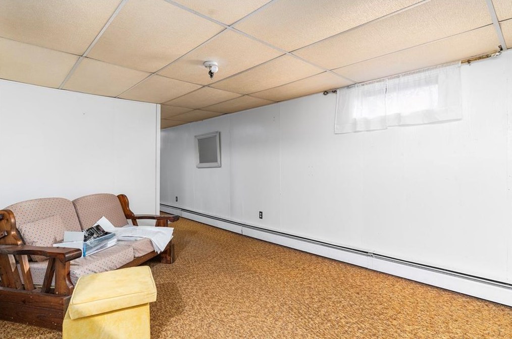 765 Willett Ave, East Providence RI  02915-2621 exterior