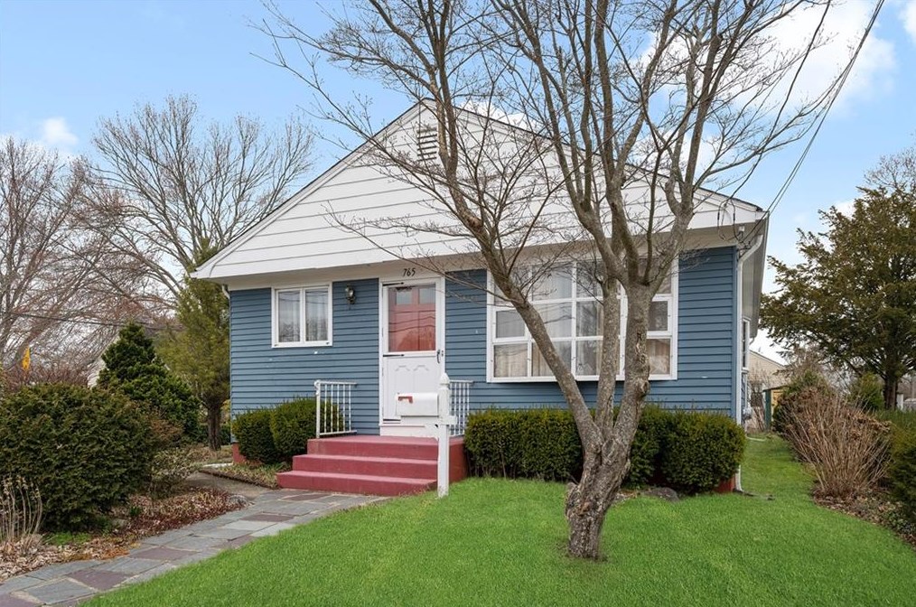 765 Willett Ave, East Providence RI  02915-2621 exterior