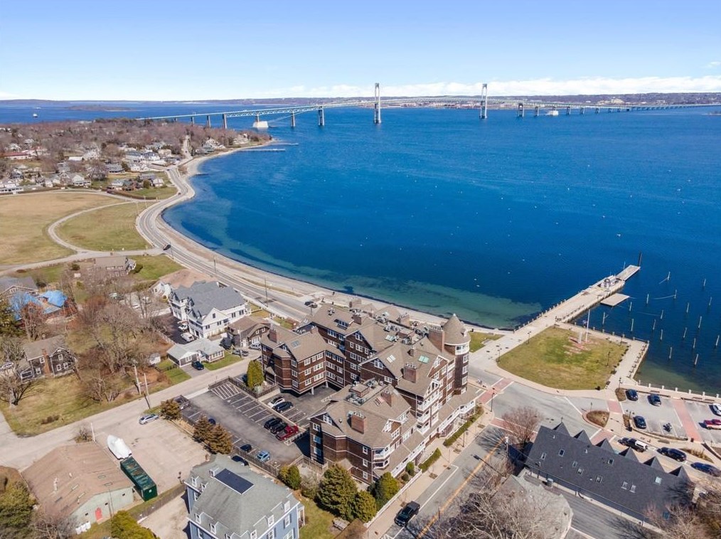 53 Conanicus Ave, Jamestown RI 02835-4801 exterior