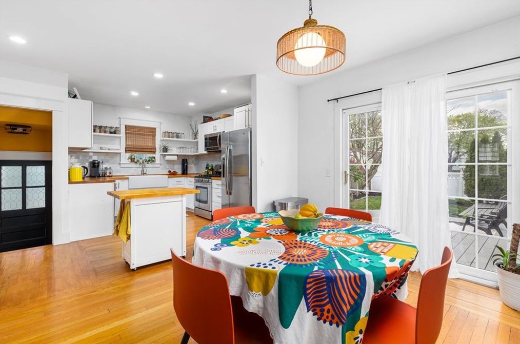 95 Oakland Ave, Cranston RI  02910-4514 exterior