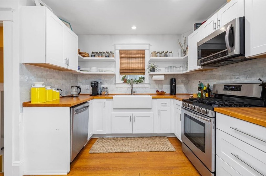 95 Oakland Ave, Cranston RI  02910-4514 exterior