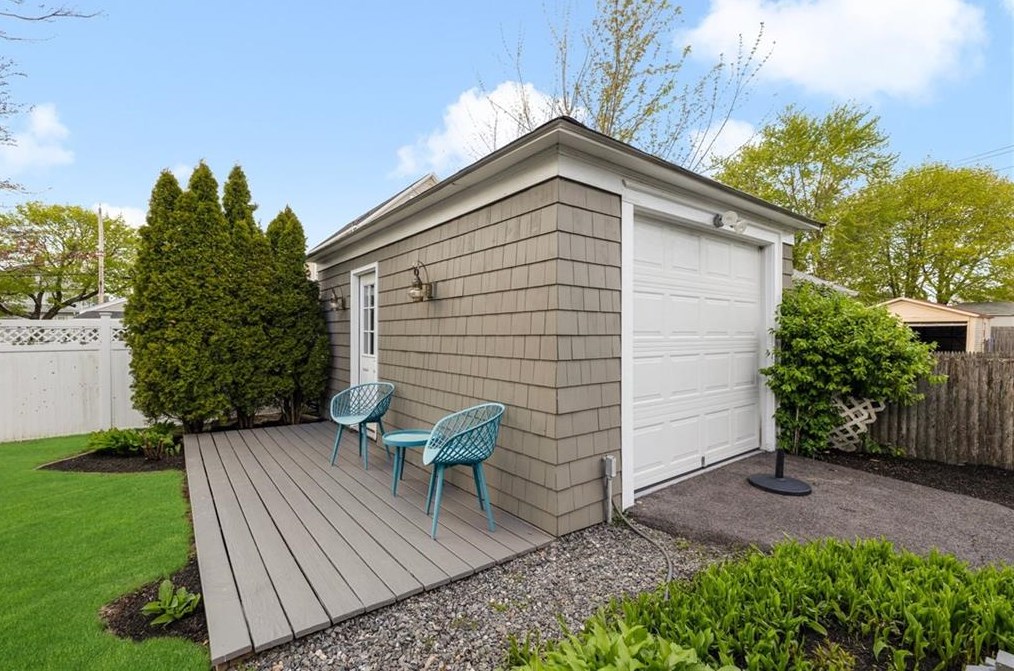 95 Oakland Ave, Cranston RI  02910-4514 exterior