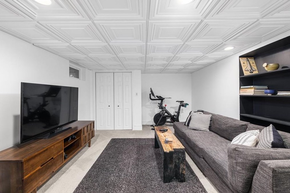 95 Oakland Ave, Cranston RI  02910-4514 exterior