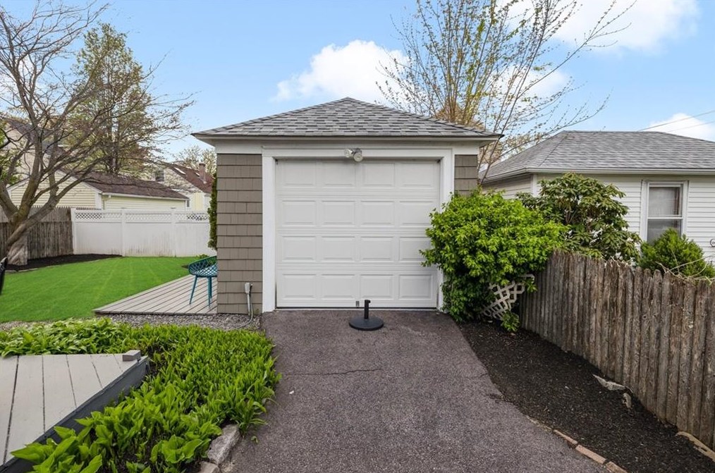 95 Oakland Ave, Cranston RI  02910-4514 exterior