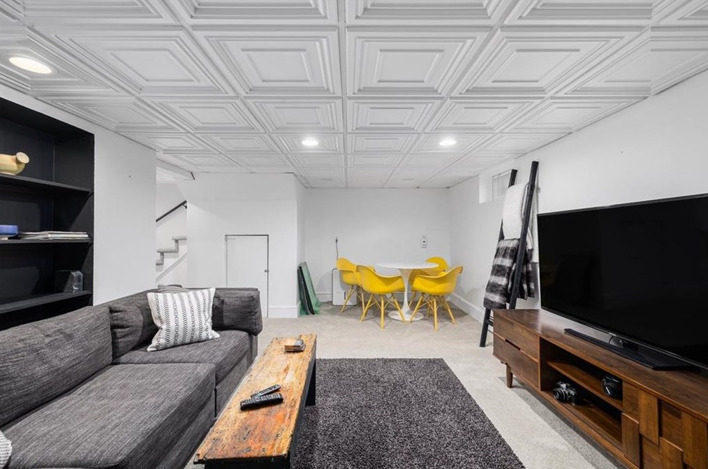 95 Oakland Ave, Cranston RI  02910-4514 exterior