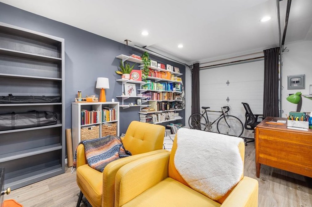 95 Oakland Ave, Cranston RI  02910-4514 exterior