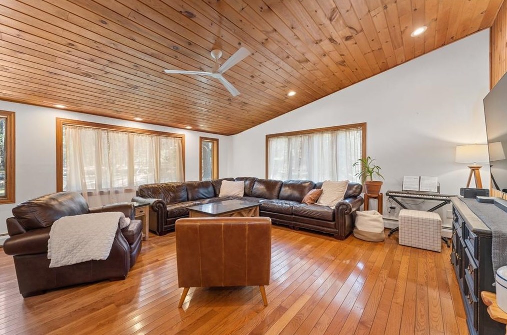 100 Foster Center Rd, Scituate RI  02825-1327 exterior